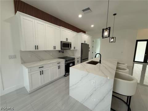 1319 Cleveland Ave, Lehigh Acres FL - photo 17 of 44