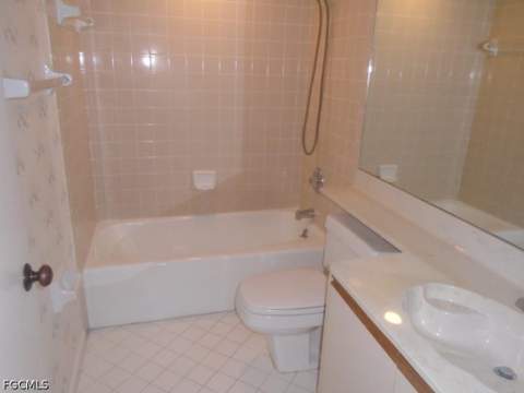 7119 Lakeridge View Ct 403, Fort Myers FL - photo 10 of 15