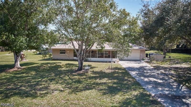 4 bedroom SingleFamilyResidence at 15321 Will Lew Ln, Tamiami Terrace, Fort Myers — photo 5