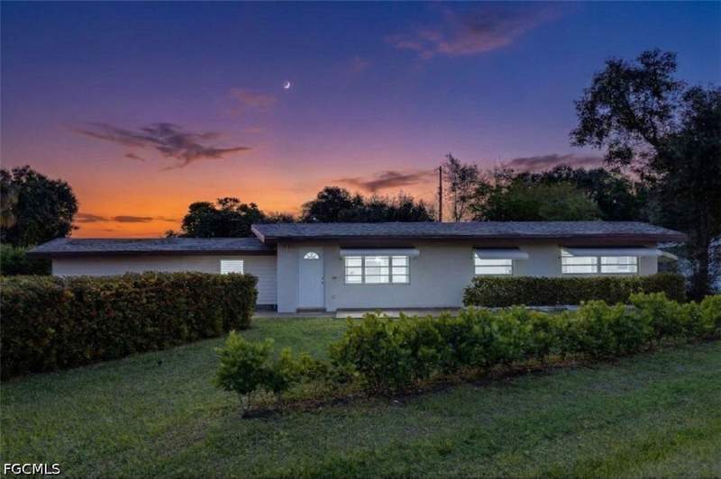 4 bedroom SingleFamilyResidence at 1667 Rudy Ct NW, Cushman Manor, Fort Myers — photo 2