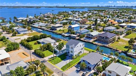 140 Bahia Via, Fort Myers Beach FL - photo 8 of 50