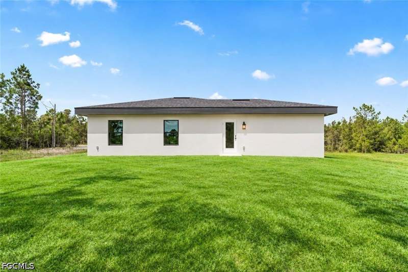 3 bedroom SingleFamilyResidence at 1247 Edna St E, Lehigh Acres, Lehigh Acres — photo 2