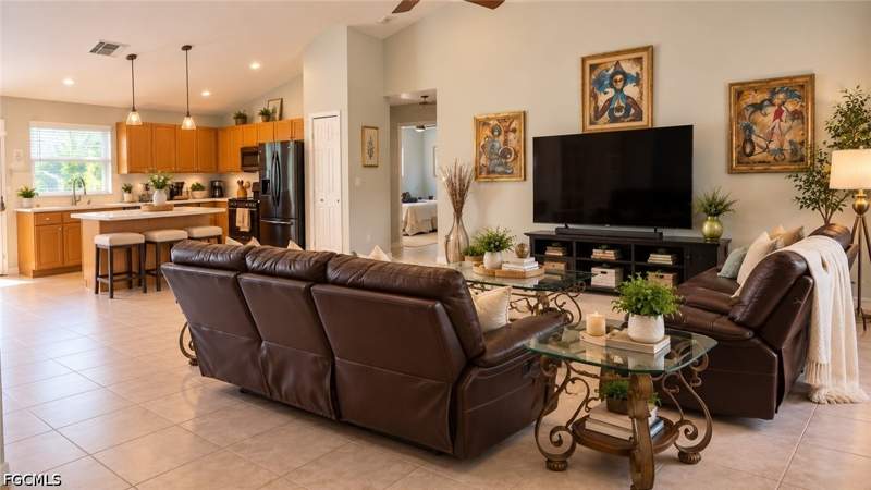 3 bedroom SingleFamilyResidence at 112 SW 19th Ln, Cape Coral, Cape Coral — photo 2