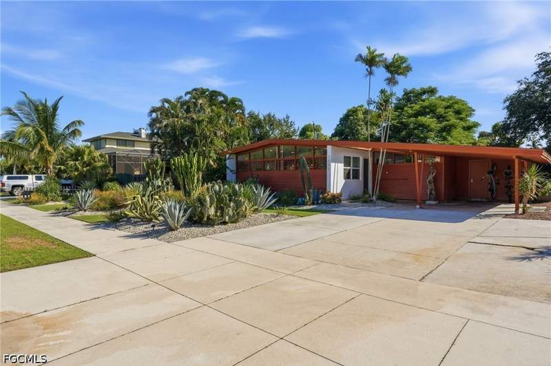 3 bedroom SingleFamilyResidence at 3951 Arlington St, Palmlee Park, Fort Myers — photo 2