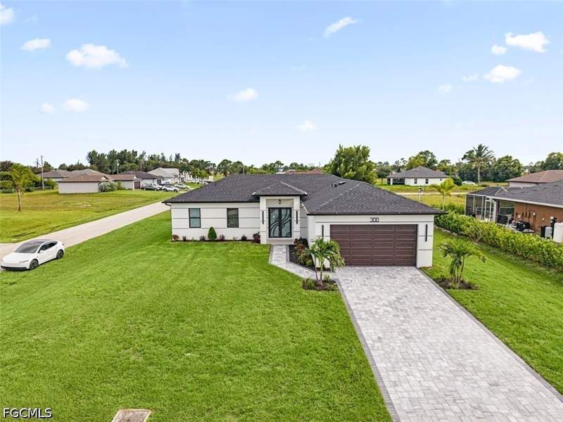 4 bedroom SingleFamilyResidence at 300 NW 18th St, Cape Coral, Cape Coral — photo 2