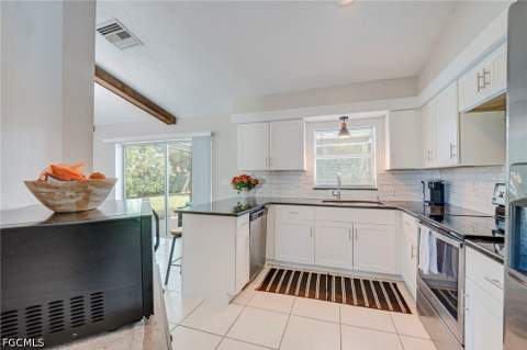 3431 SW 6th Pl, Cape Coral FL - photo 8 of 26