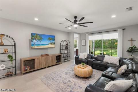 14731 Edgewater Cir, Naples FL - photo 6 of 47