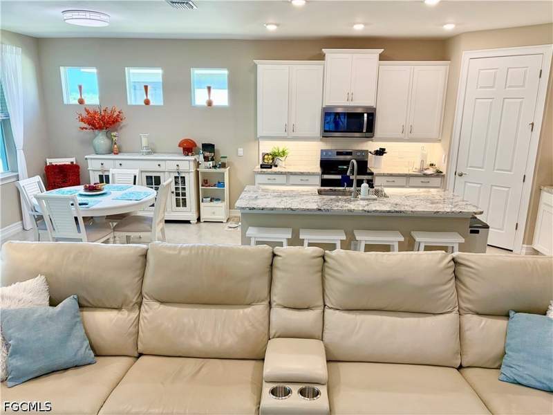 4 bedroom SingleFamilyResidence at 394 Spring Hill Lake Loop, Stonewater, Cape Coral — photo 4