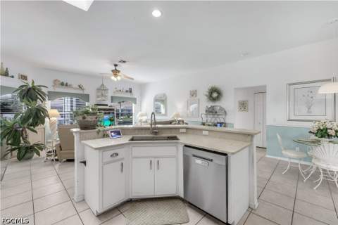 305 SE 31st St, Cape Coral FL - photo 11 of 38