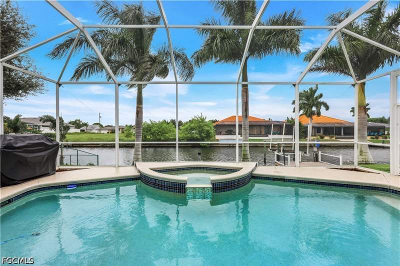 3 bedroom SingleFamilyResidence at 305 SE 31st St, Cape Coral, Cape Coral — photo 2