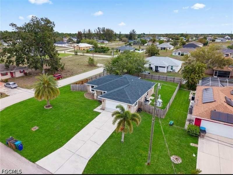 3 bedroom SingleFamilyResidence at 3011 NE 4th Ave, Cape Coral, Cape Coral — photo 3