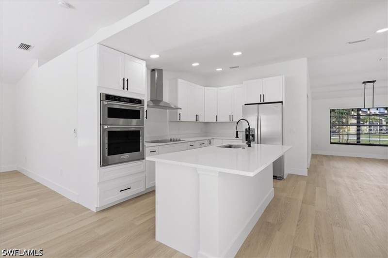 3 bedroom SingleFamilyResidence at 9918 Country Oaks Dr, Country Oaks, Fort Myers — photo 2