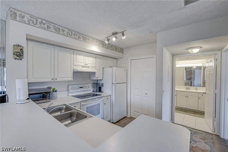 1 bedroom Condominium at 1185 Wildwood Lakes Blvd 208, The Enclave At Naples, Naples — photo 4