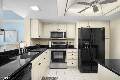 13331 Medinah Cir W 2, Fort Myers FL - photo 6 of 41