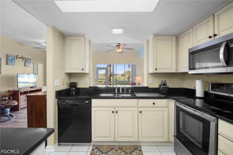 13331 Medinah Cir W 2, Fort Myers FL - photo 7 of 41