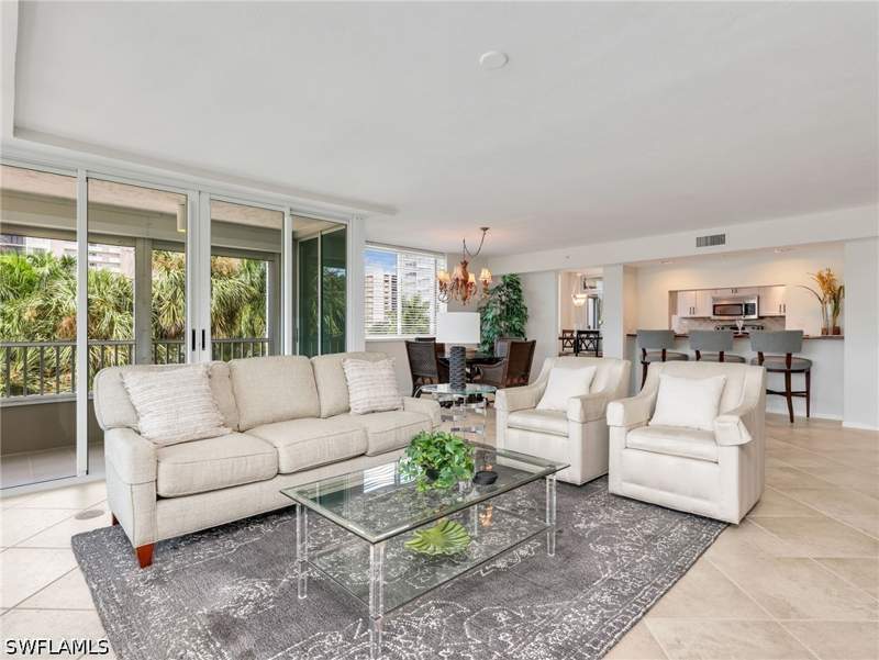 2 bedroom Condominium at 25 Bluebill Ave 204, Gulf Breeze At Vanderbilt, Naples — photo 3