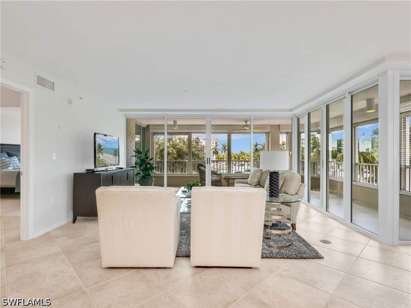 2 bedroom Condominium at 25 Bluebill Ave 204, Gulf Breeze At Vanderbilt, Naples — photo 4