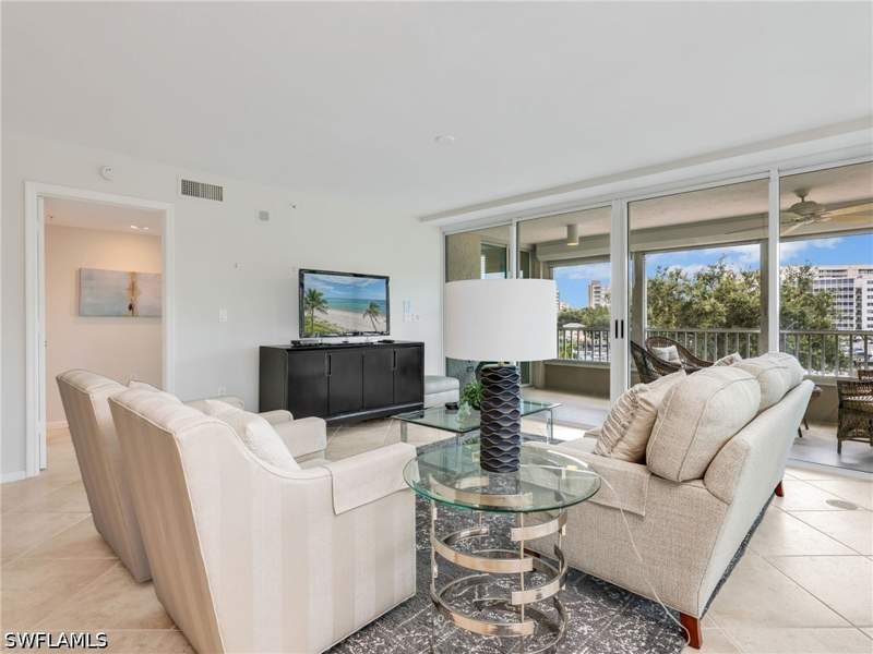 2 bedroom Condominium at 25 Bluebill Ave 204, Gulf Breeze At Vanderbilt, Naples — photo 5