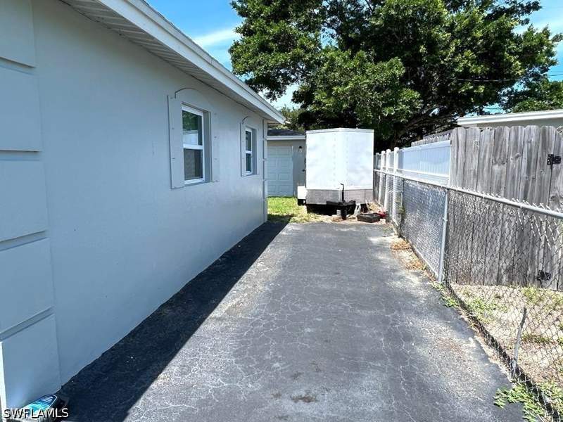 4 bedroom SingleFamilyResidence at 883 Coconut Cir E, Coconut Grove, Naples — photo 2