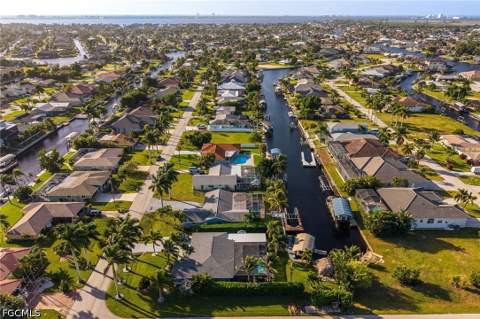 4906 Sorrento Ct, Cape Coral FL - photo 13 of 62