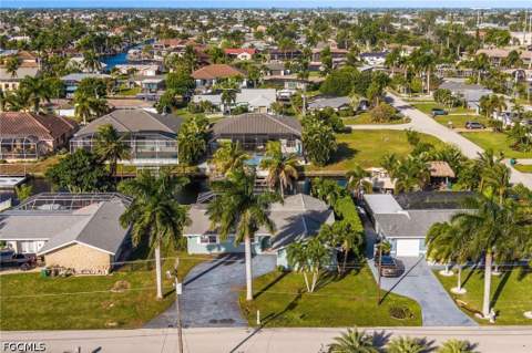 4906 Sorrento Ct, Cape Coral FL - photo 7 of 62