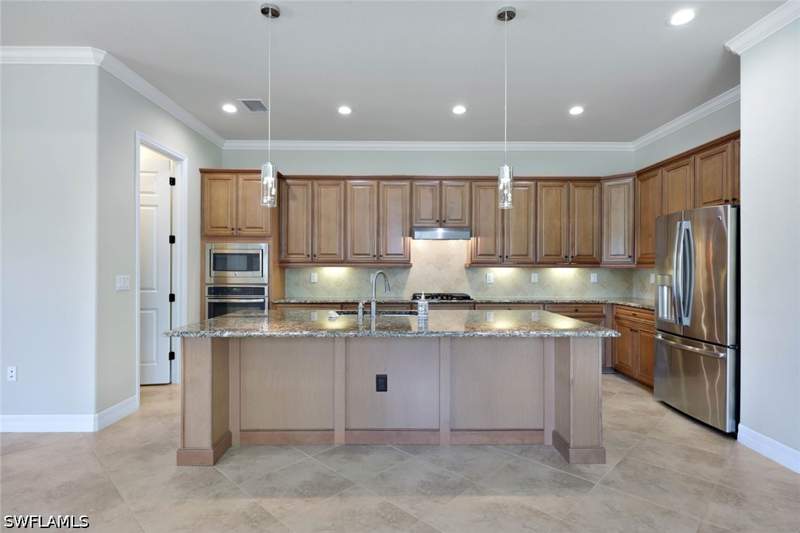 4 bedroom SingleFamilyResidence at 3130 Aviamar Cir, Millbrook, Naples — photo 5