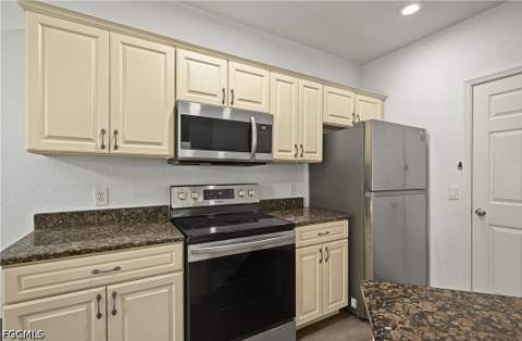 9808 Solera Cove Pointe 105, Fort Myers FL - photo 9 of 30