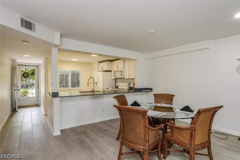 2 bedroom Condominium at 9900 Sunset Cove Ln 115, Sunset Cove At The Landings, Fort Myers — photo 3