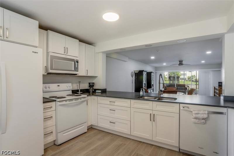 2 bedroom Condominium at 9900 Sunset Cove Ln 115, Sunset Cove At The Landings, Fort Myers — photo 5