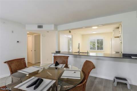 9900 Sunset Cove Ln 115, Fort Myers FL - photo 6 of 25