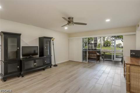 9900 Sunset Cove Ln 115, Fort Myers FL - photo 8 of 25