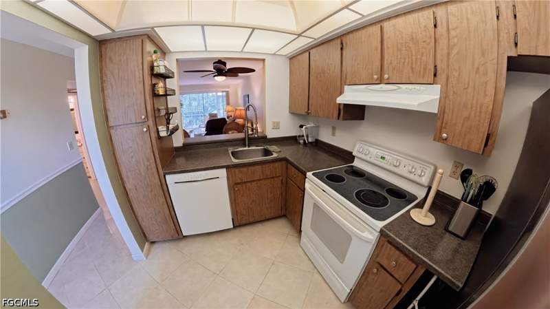 2 bedroom Condominium at 6300 S Pointe Blvd 211, South Pointe Villas Condo, Fort Myers — photo 5