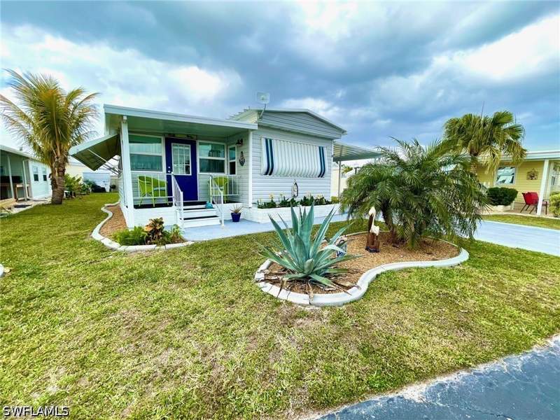 2 bedroom ManufacturedHome at 220 Derwent Blvd, Thunderbird Mobile Homes, Fort Myers — photo 2