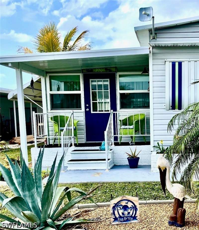 2 bedroom ManufacturedHome at 220 Derwent Blvd, Thunderbird Mobile Homes, Fort Myers — photo 3