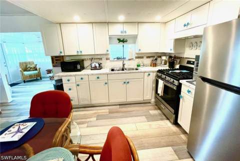 220 Derwent Blvd, Fort Myers FL - photo 6 of 19