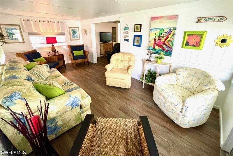 2 bedroom ManufacturedHome at 252 Daisy Ave, Thunderbird Mobile Homes, Fort Myers — photo 2