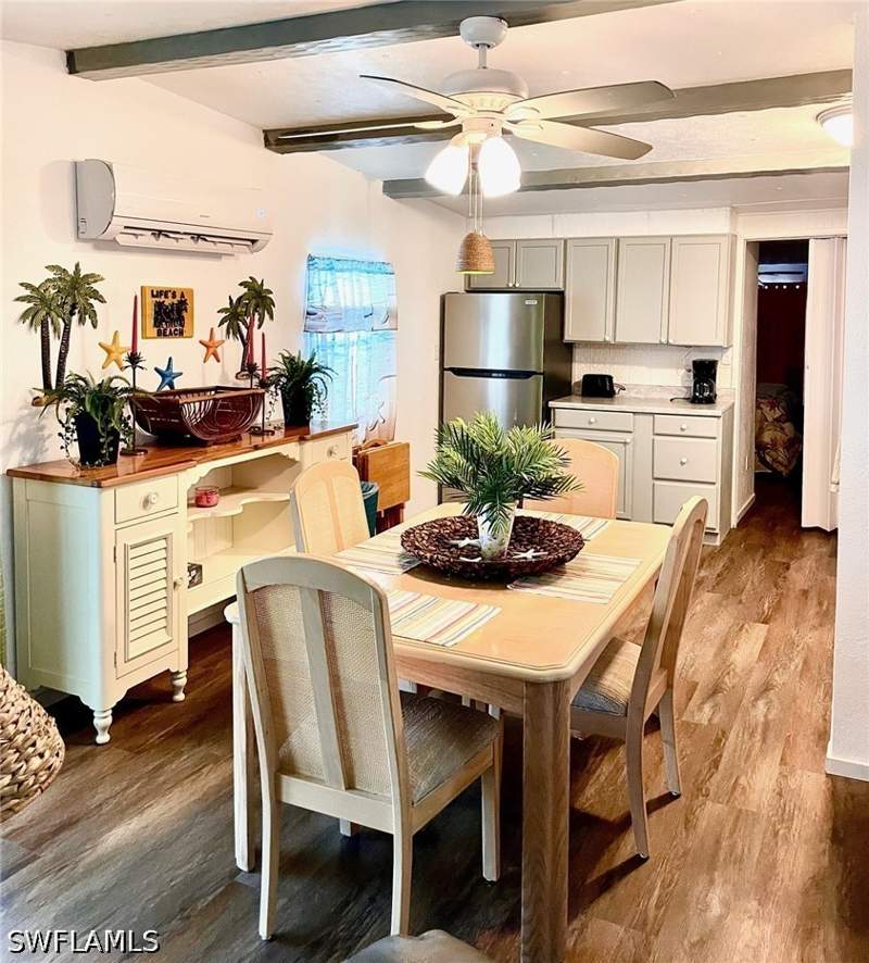 2 bedroom ManufacturedHome at 252 Daisy Ave, Thunderbird Mobile Homes, Fort Myers — photo 4