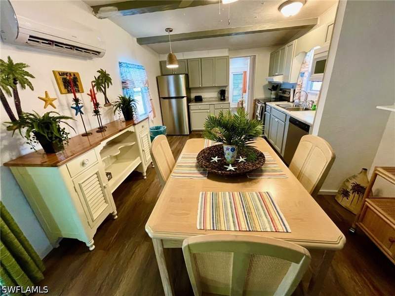 2 bedroom ManufacturedHome at 252 Daisy Ave, Thunderbird Mobile Homes, Fort Myers — photo 5