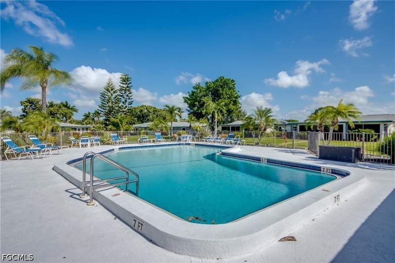 2 bedroom Attached at 5574 Hamlet Ln, Whiskey Creek Village Green, Fort Myers — photo 2