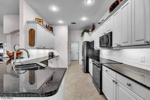3910 Lakeview Isle Ct, Fort Myers FL - photo 18 of 69