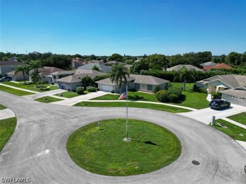 1529 Junior Ct, Lehigh Acres FL - photo 8 of 32
