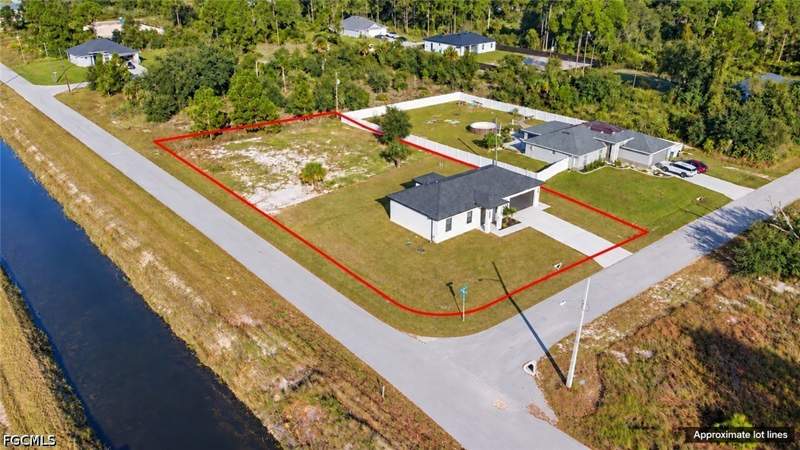 3 bedroom SingleFamilyResidence at 1601 Oak Ave, Lehigh Acres, Lehigh Acres — photo 2
