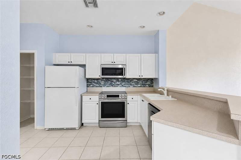 3 bedroom Condominium at 4219 Liron Ave 204, Province Park, Fort Myers — photo 4