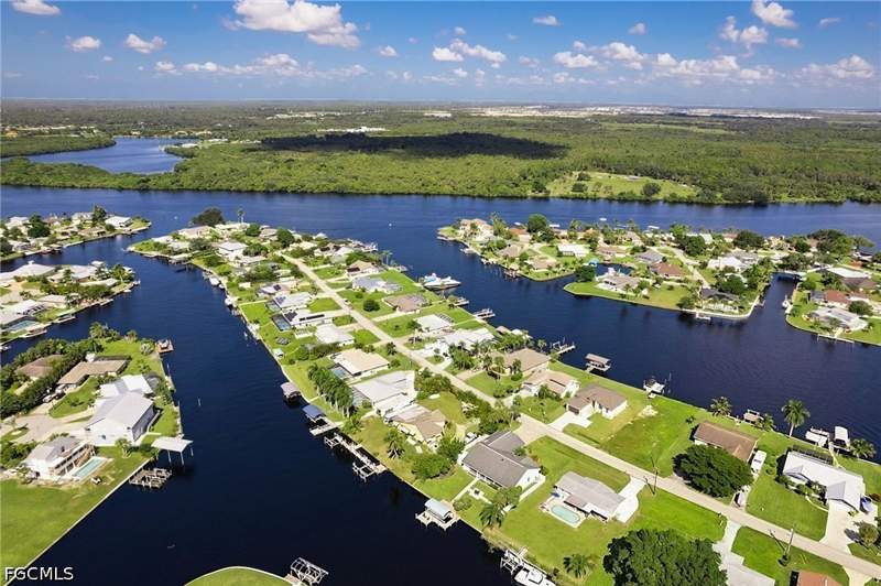 3 bedroom SingleFamilyResidence at 13361 Marquette Blvd, Fort Myers Shores, Fort Myers — photo 3
