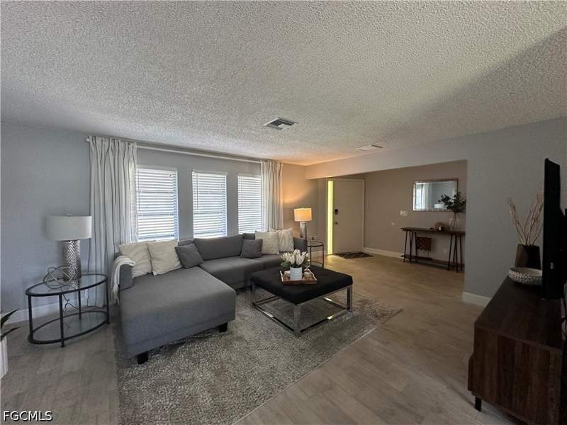 3 bedroom SingleFamilyResidence at 1201 SE 32nd Ter, Cape Coral, Cape Coral — photo 3