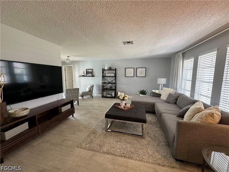 3 bedroom SingleFamilyResidence at 1201 SE 32nd Ter, Cape Coral, Cape Coral — photo 4