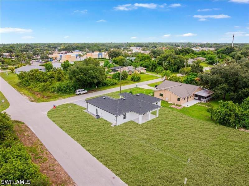 3 bedroom SingleFamilyResidence at 2819 3rd St W, Lehigh Acres, Lehigh Acres — photo 2