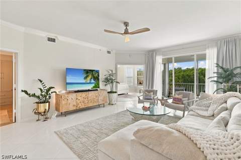4650 Yacht Harbor Dr 124, Naples FL - photo 6 of 26