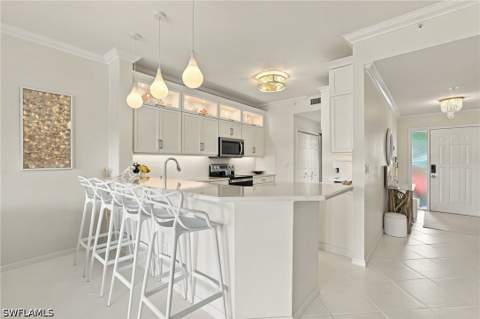 4650 Yacht Harbor Dr 124, Naples FL - photo 7 of 26