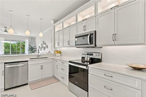 4650 Yacht Harbor Dr 124, Naples FL - photo 9 of 26
